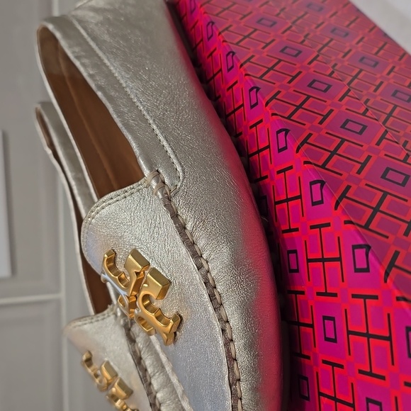 Tory Burch EVERLY DRIVER Metallic Gold Loafers - Picture 7 of 8